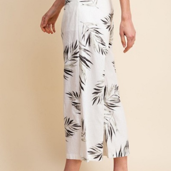 (CLEARANCE)Waist Frayed Midi Leg Pants - Picture 5 of 8